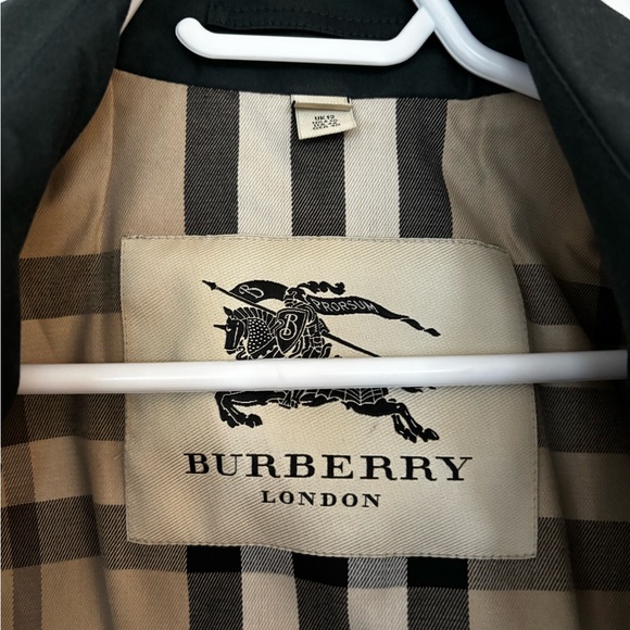 Burberry Dark Green Trench Coat with Check Lining - Picture 6 of 9